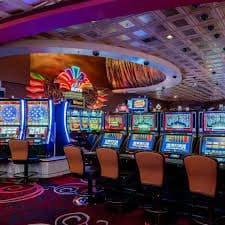 Filipino player using GCash on mobile to deposit funds into pagcor games account